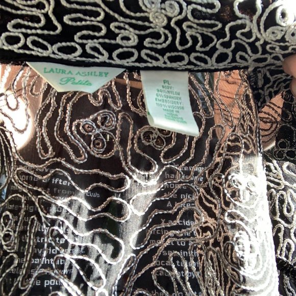 Quirky sheer zip up with unique squiggle texture - Picture 3 of 4